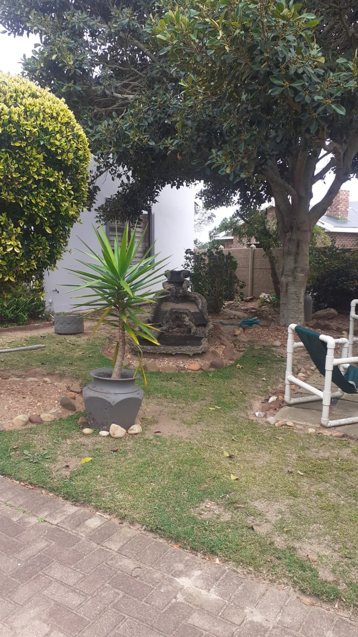 To Let 2 Bedroom Property for Rent in Wavecrest Eastern Cape